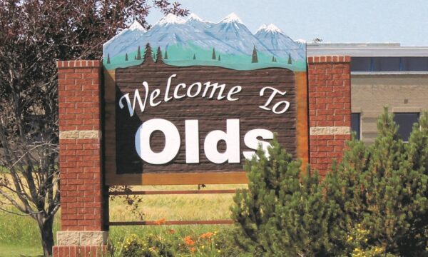 Town of Olds sign